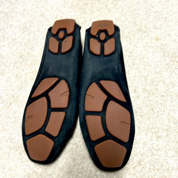 UGG Black Suede Shearling Lined Kilt Loafers Size 7 S/N 1949 - Picture 7 of 9